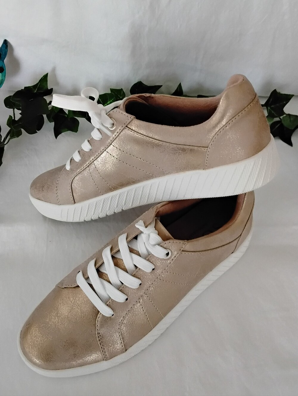 Womens's  Soul Naturalizer Neela Gold Sneakers - Comfortable Lace-Up Shoes